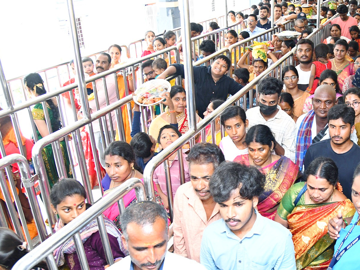 Ashada Masam Devotees Huge Crowd To Durga Temple In Vijayawada Photos