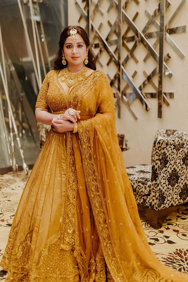 Singer Shreya Ghoshal Adorable Looks In Anant-Radhika Wedding