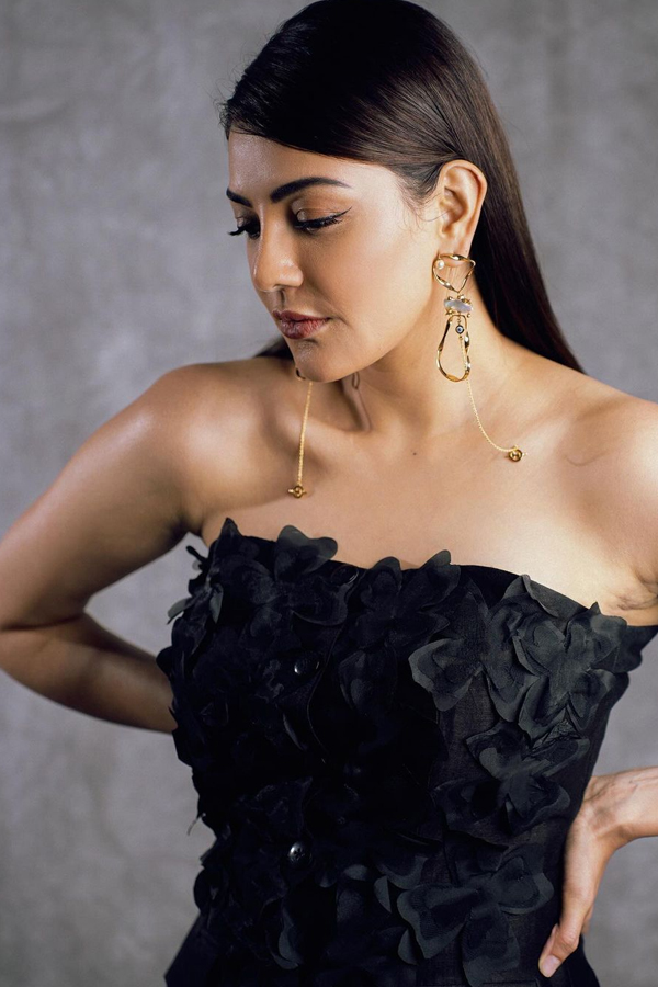 Tollywood Beauty Kajal Aggarwal Looks Amazing In Black Dress