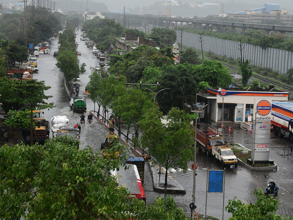 heavy rain in visakhapatnam photos