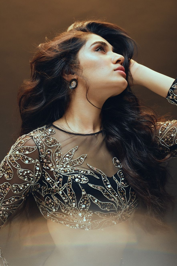 Tollywood Actress Krithi Shetty Stunning Photos Goes Viral