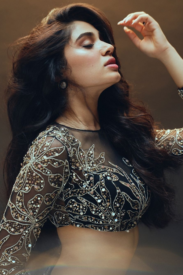 Tollywood Actress Krithi Shetty Stunning Photos Goes Viral