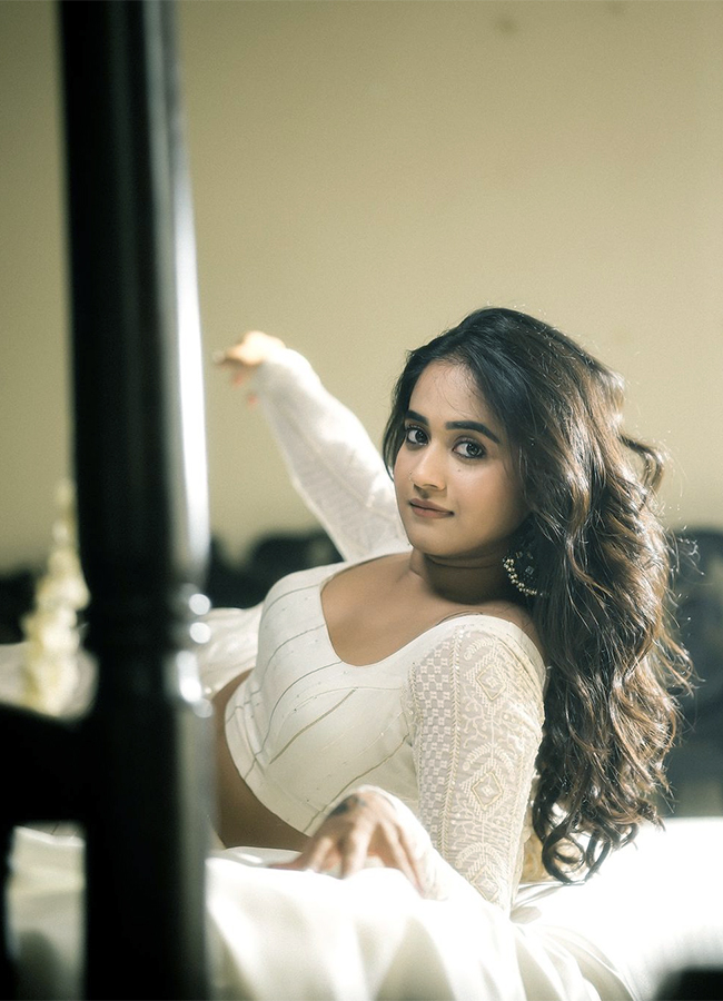 Actress deepthi sunaina hot photoshoot