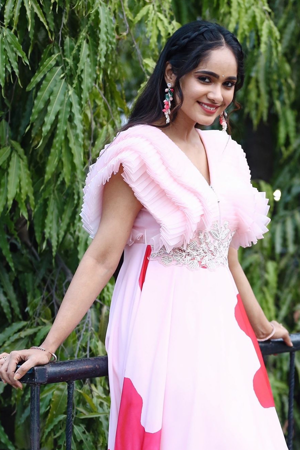 TV Actress Tejaswini Gowda Looks Beautiful In Pink Dress
