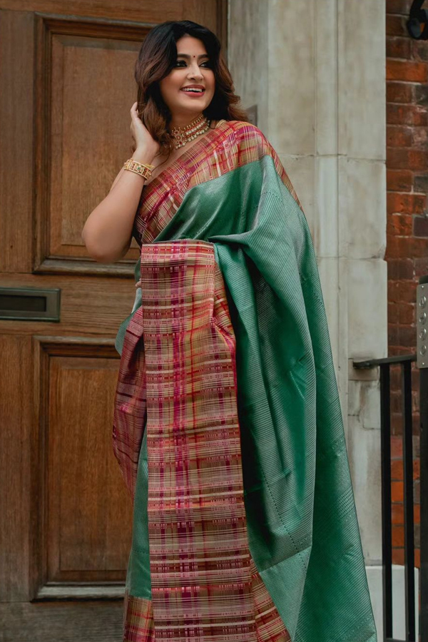 Actress Sneha Latest Saree Pics From London Vacation