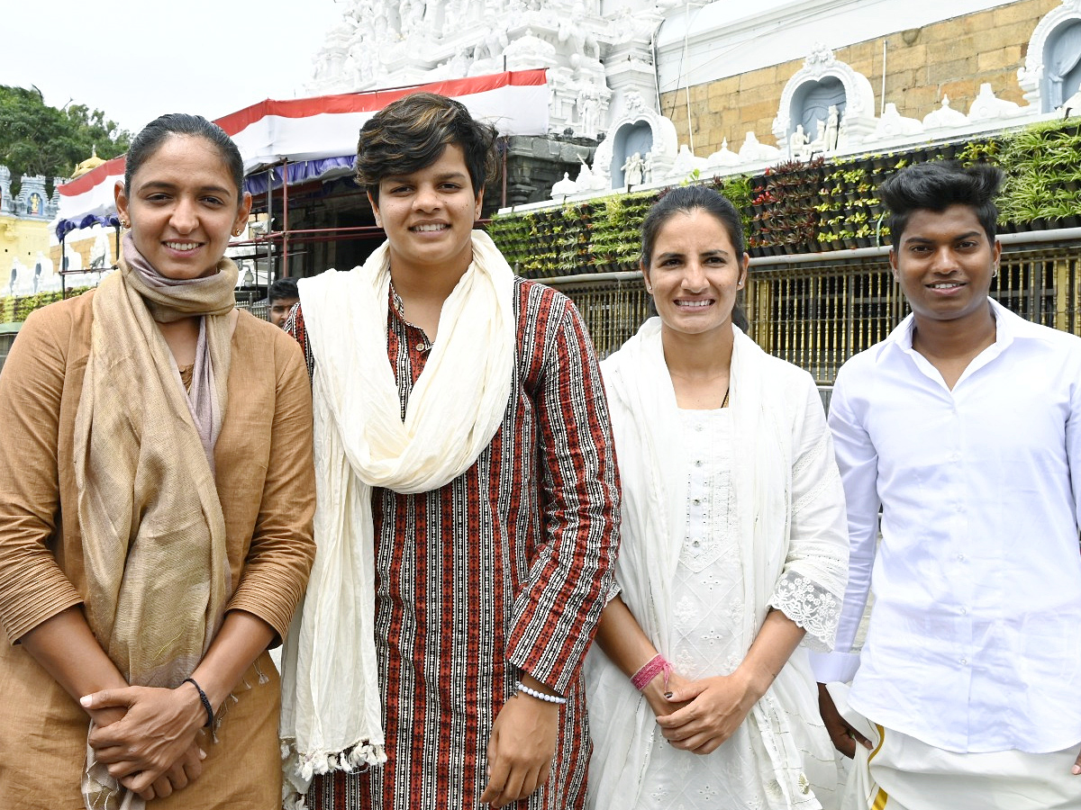 Harmanpreet Kaur and her teammates visit Tirumala Temple Photos