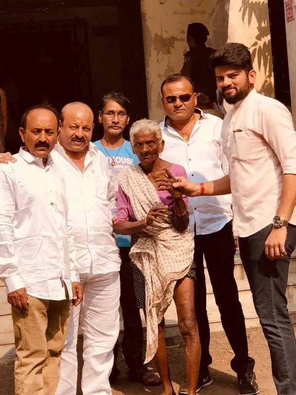 106-yr-old woman witness to Dandi March votes in Gujarat poll - Sakshi