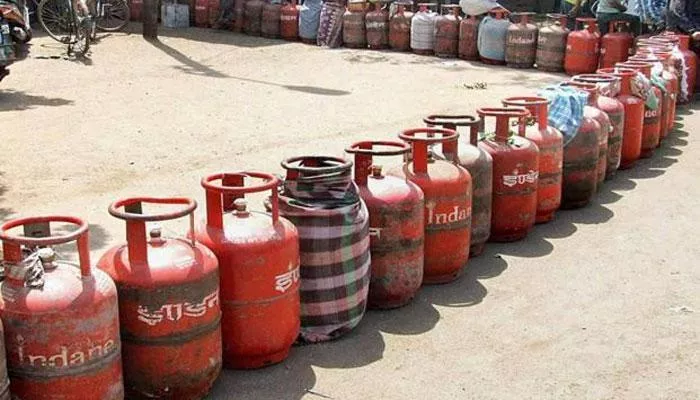You can book gas cylinder refill via Facebook and Twitter - Sakshi