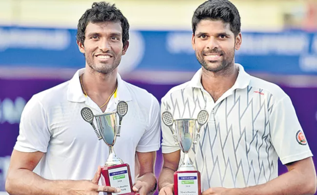 Vishnu, Balaji pair got doubles titles - Sakshi