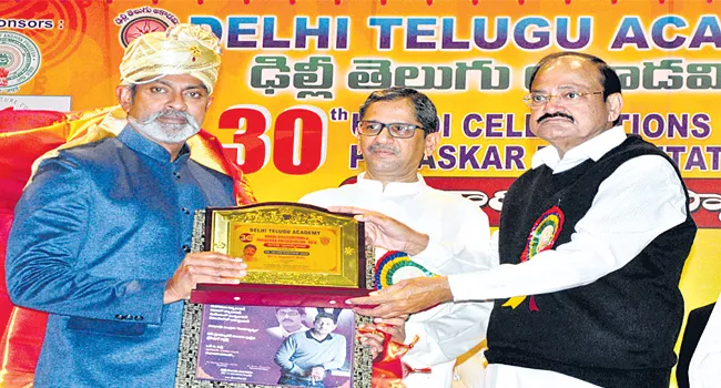 Jagapathi Babu Conferred With Life Time Achievement Award - Sakshi