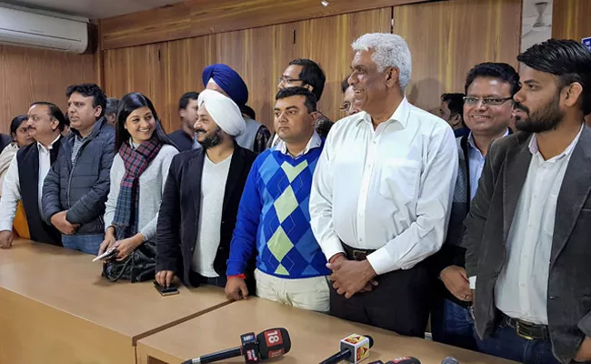 Delhi High Court Orders EC To Recheck On AAP MLAs Disqualification - Sakshi