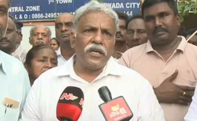 YSRCP Leader Yalamanchili Ravi Released From Police Station - Sakshi