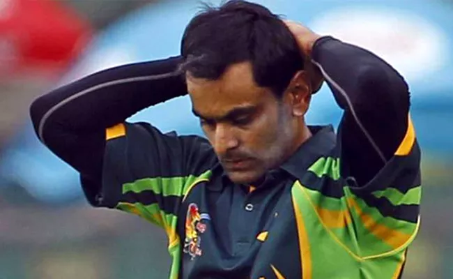PCB Issued Notice To Mohammad Hafeez i For Criticising ICC Rules - Sakshi