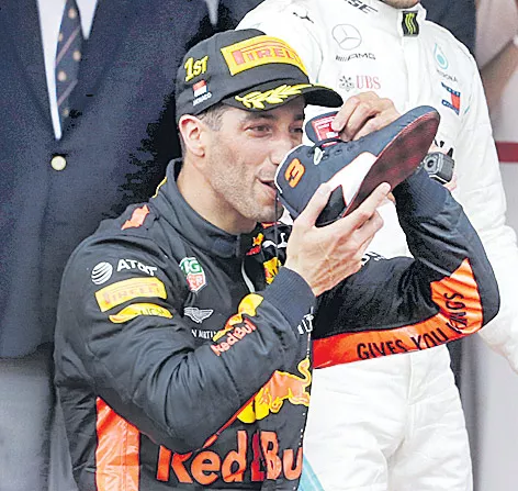  Daniel Ricciardo fends off Sebastian Vettel for victory - Sakshi