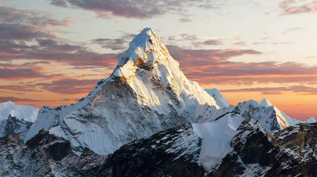 Climber Dies on Everest During ASKfm Publicity Stunt - Sakshi