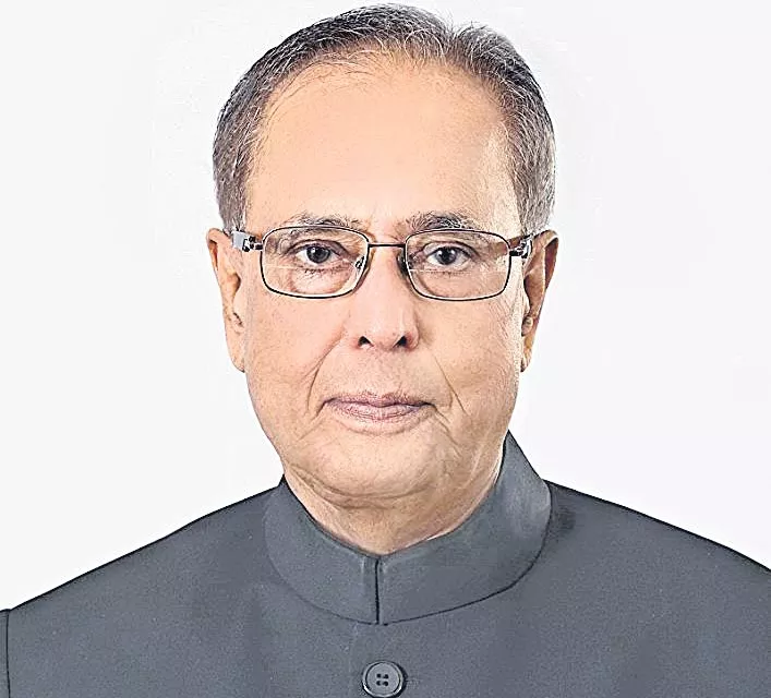 Pranab not invited for Congress' Iftar party - Sakshi