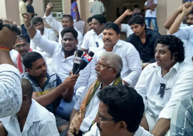 Nayee Brahmins Katti Down In Andhra Pradesh - Sakshi