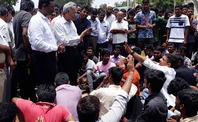 Acharya nagarjuna University Students Protest In Guntur - Sakshi