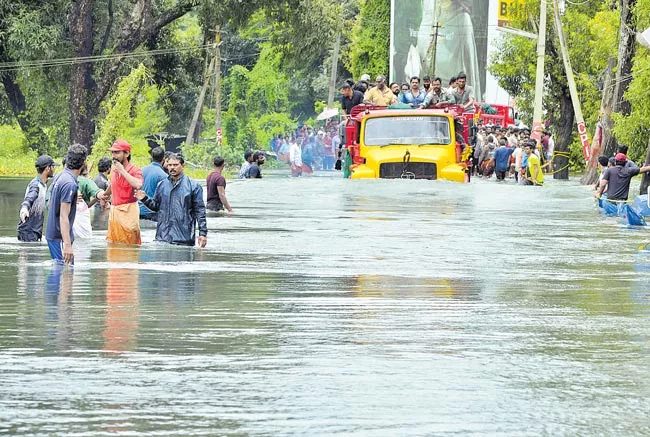 kerala floods social media postings on Flood victims - Sakshi