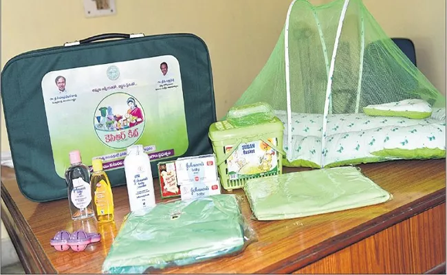 Kosmetik Kits Distribution In Karimnagar - Sakshi