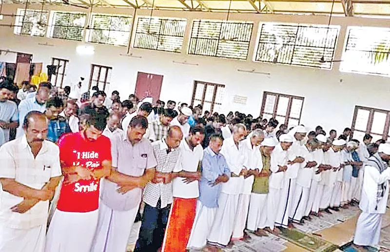 Kerala Temple Opens Its Doors to Muslims For Eid Prayers - Sakshi