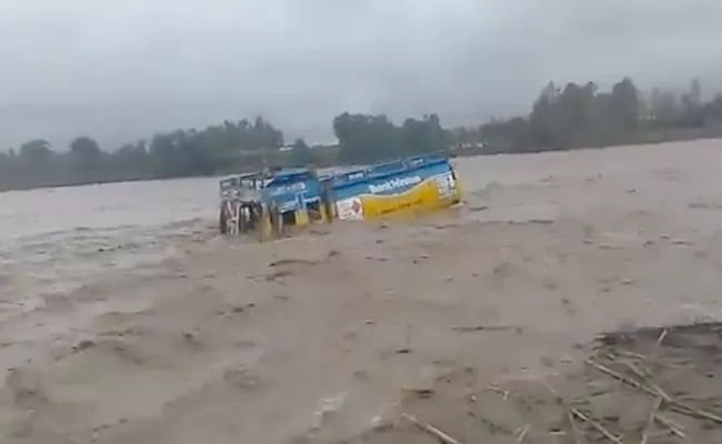 Heavy Rains Oil Tanker Swept Away By Floods In UP - Sakshi