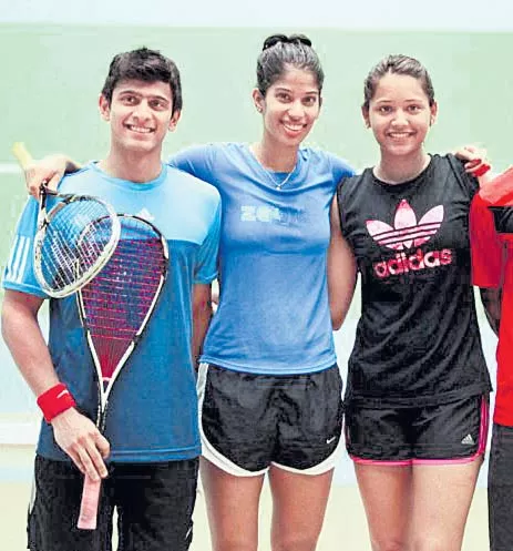 All three singles squash players settle for bronze medals - Sakshi