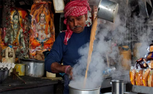 PM Narendra Modi To know Tea Sellers Problems - Sakshi
