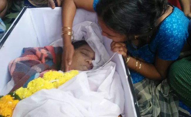 Staff Nurse Died With Blood Shortage In Visakhapatnam - Sakshi