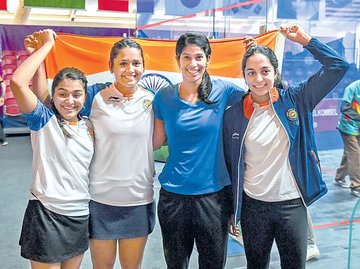 Asian Games: Joshna fires women's team to final in squash, bronze - Sakshi