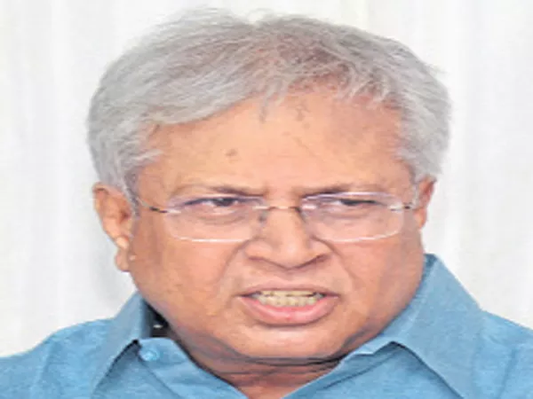 Undavalli Arun Kumar Slams State Govt about Polavaram and Pattiseema - Sakshi