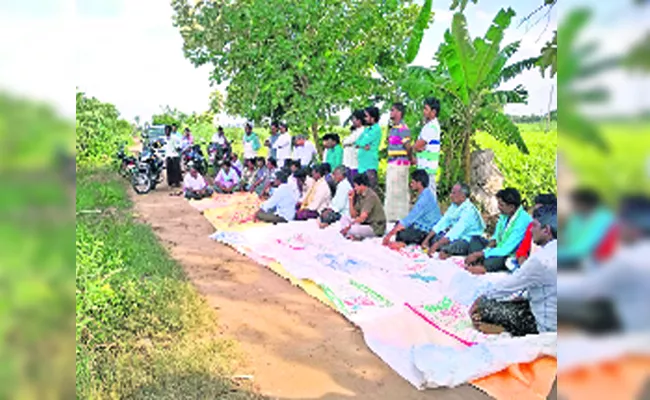  Assigned Lands Looted From Farmers in amravati - Sakshi