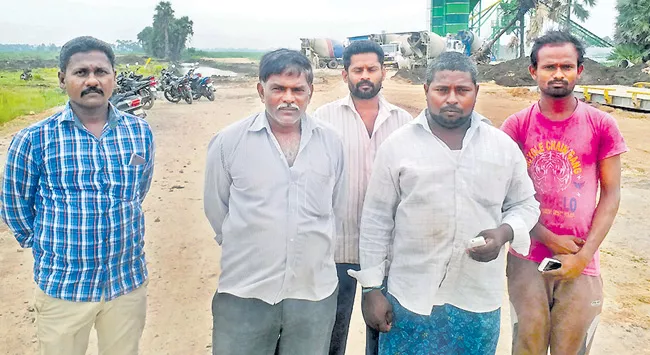 No Employment For Andhra Pradesh Capital Farmers - Sakshi