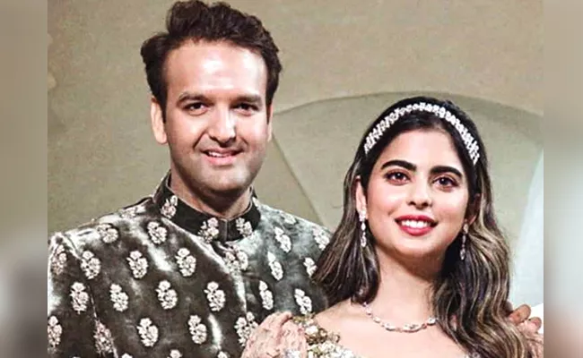 Anand Piramal Parents Gives As Wedding Gift Rs 450 Crores Bungalow - Sakshi