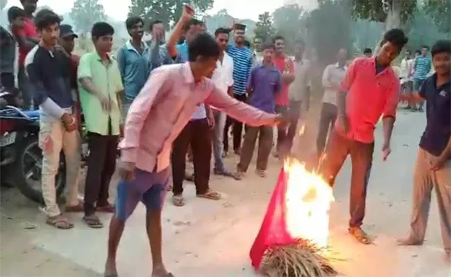 Locals who burned the banners of the Maoists In Gadchiroli - Sakshi