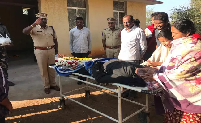 Constable Dies Of Heart Attack While Duty At Kannepalli Pump House - Sakshi