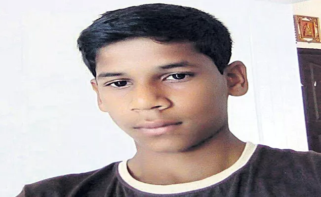 Man Dies With Poison Gas Rangareddy - Sakshi