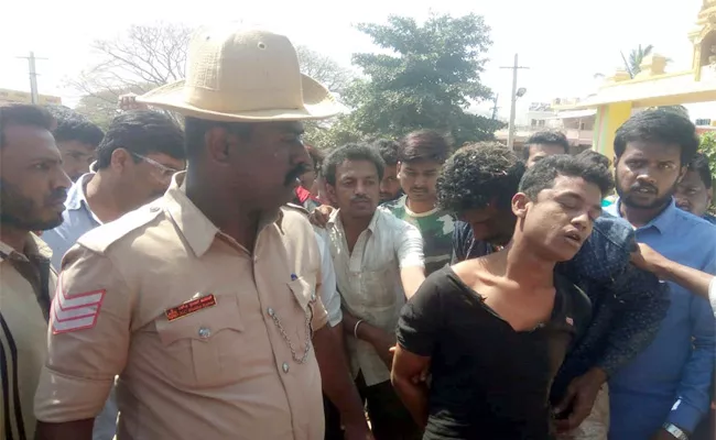 Chain Snatchers Arrested in Karnataka - Sakshi