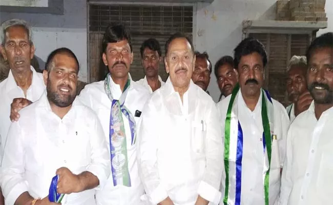 Mydukur Incharge Sudhakar Yadav, the party's leaders are are leaving - Sakshi