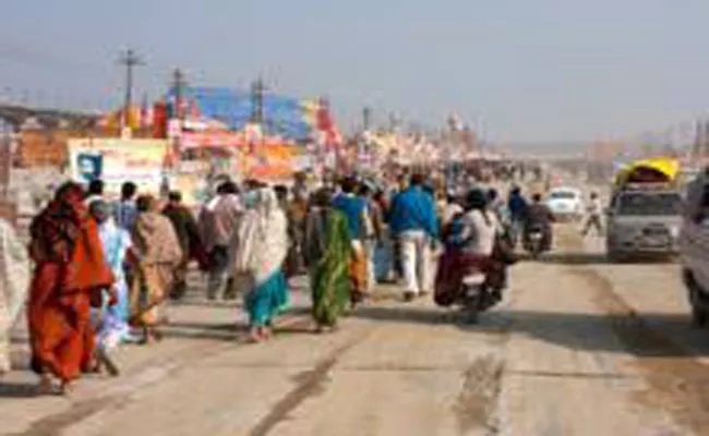Penukonda Villagers Migrating To Urban - Sakshi