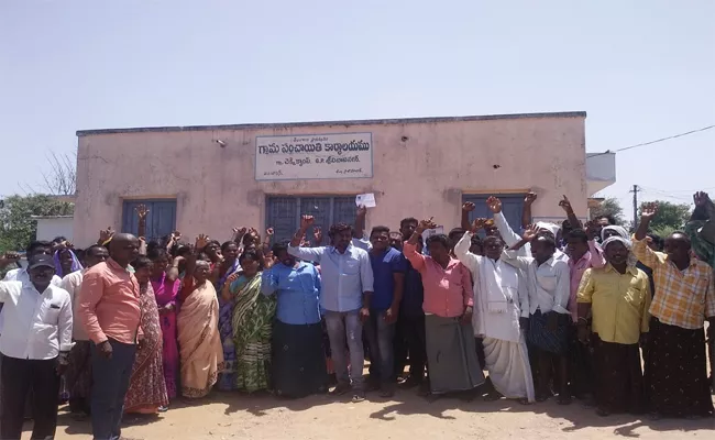 Lok Sabha Election Expulsion In Chekki Camp Village In Nizamabad - Sakshi