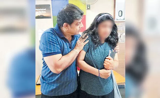 Acting Workshop Director Accused Of Molestations In Hyderabad - Sakshi