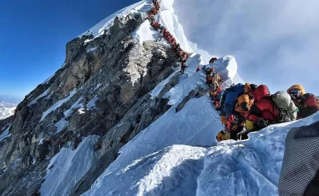 Traffic Jam At Everest - Sakshi