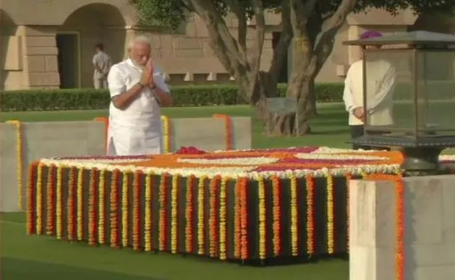 PM Modi Pays Tribute At Memorials Of Mahatma Gandhi Atal Bihari Vajpayee  - Sakshi