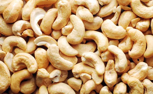 In Chennai Man Steals Gold Chain And Cash From A Cashew Trader - Sakshi