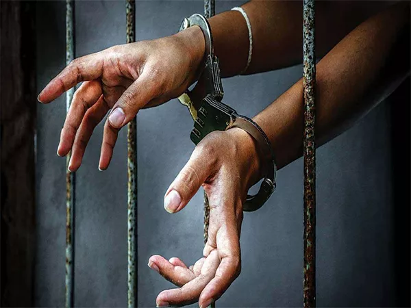 Accused Escape from Kerala and arrested in Shamshabad - Sakshi