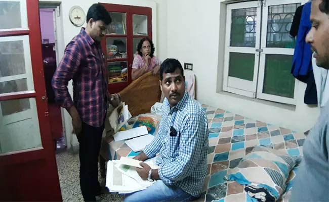 Registrar of Co-operative Department B Mosha Arrested In Bribery Case Visakhapatnam - Sakshi