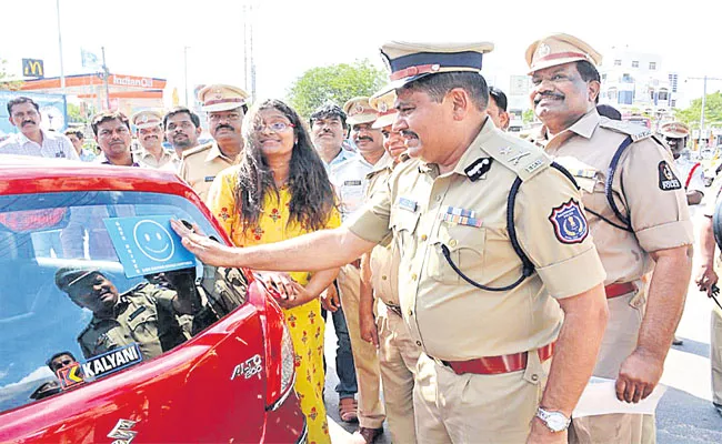Rachakonda Police Gives Appreciate Stickers To People For Safe Driving - Sakshi