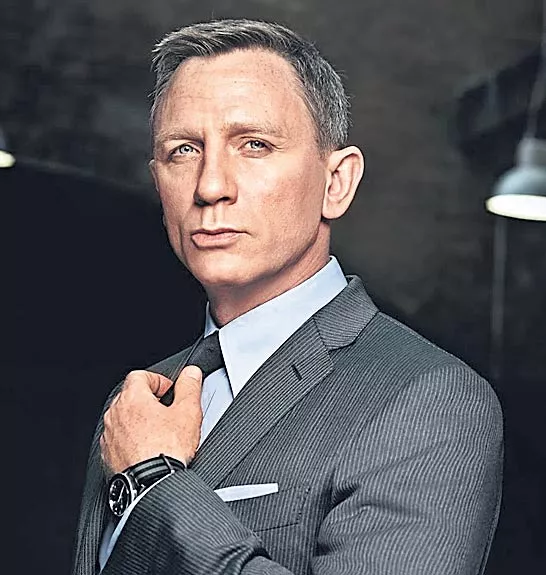 Bond 25 First Footage With Daniel Craig, Cary Fukunaga - Sakshi