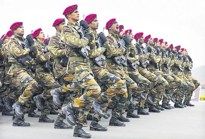Centre to deploy additional 10,000 troops in Kashmir - Sakshi